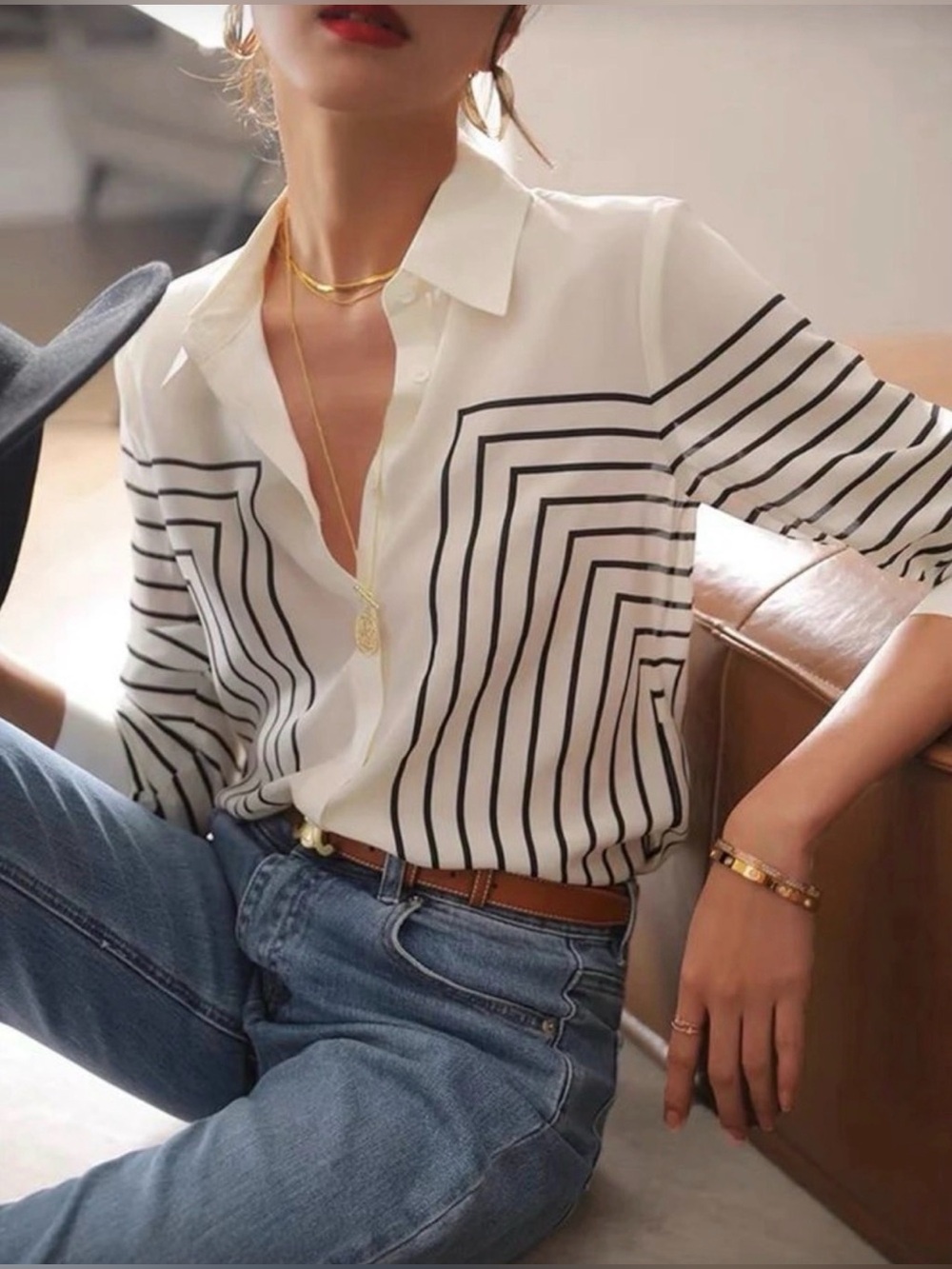 Amazon White & Black Geometric Stripe Button Down Shirt
